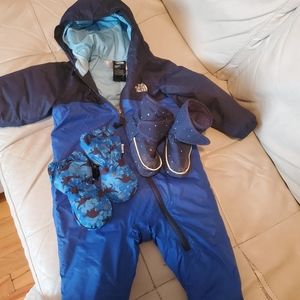 Winter suit north face 6-12 month